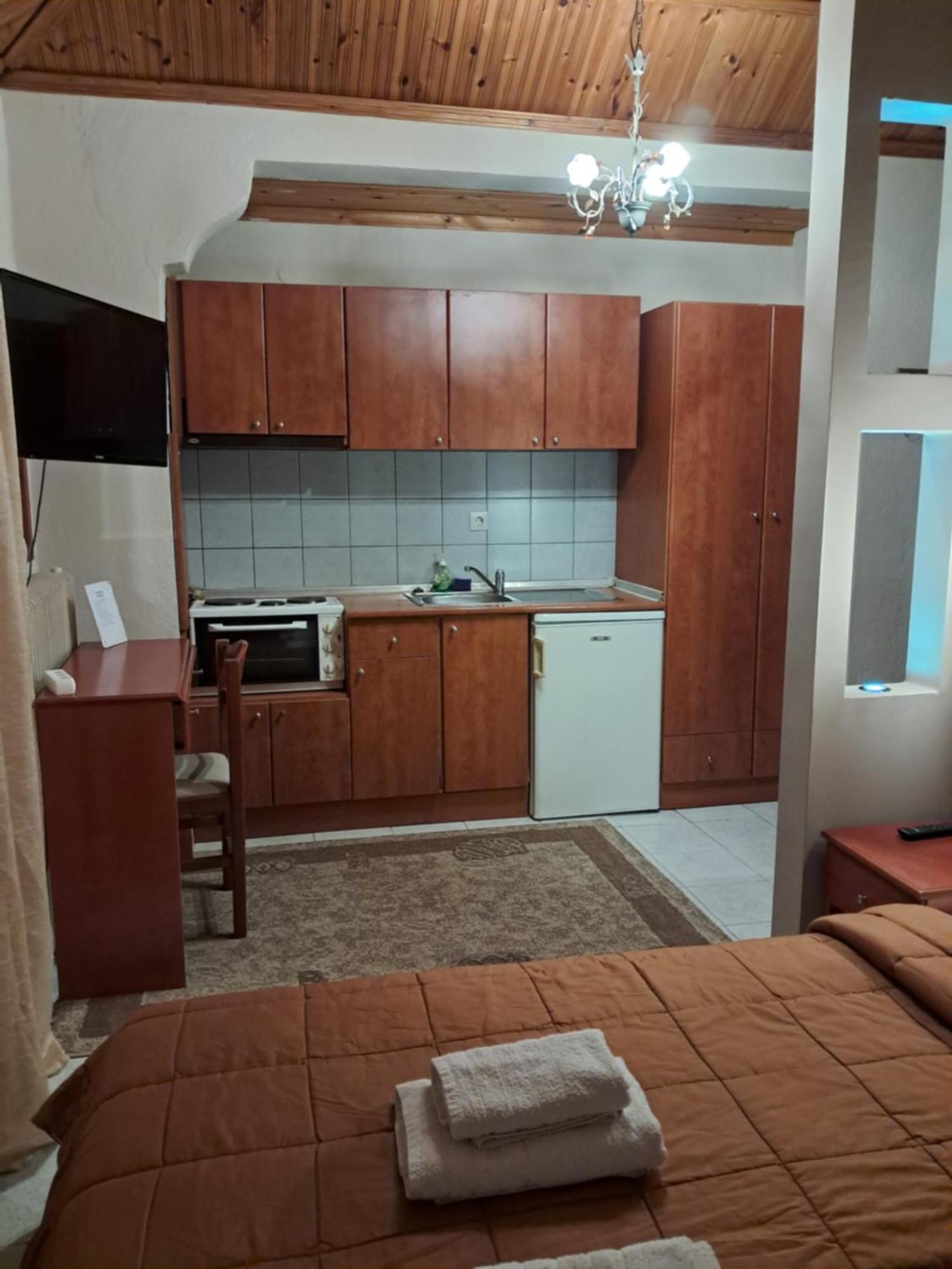 Erodios Guesthouse Káto Loutrákion Eksteriør billede