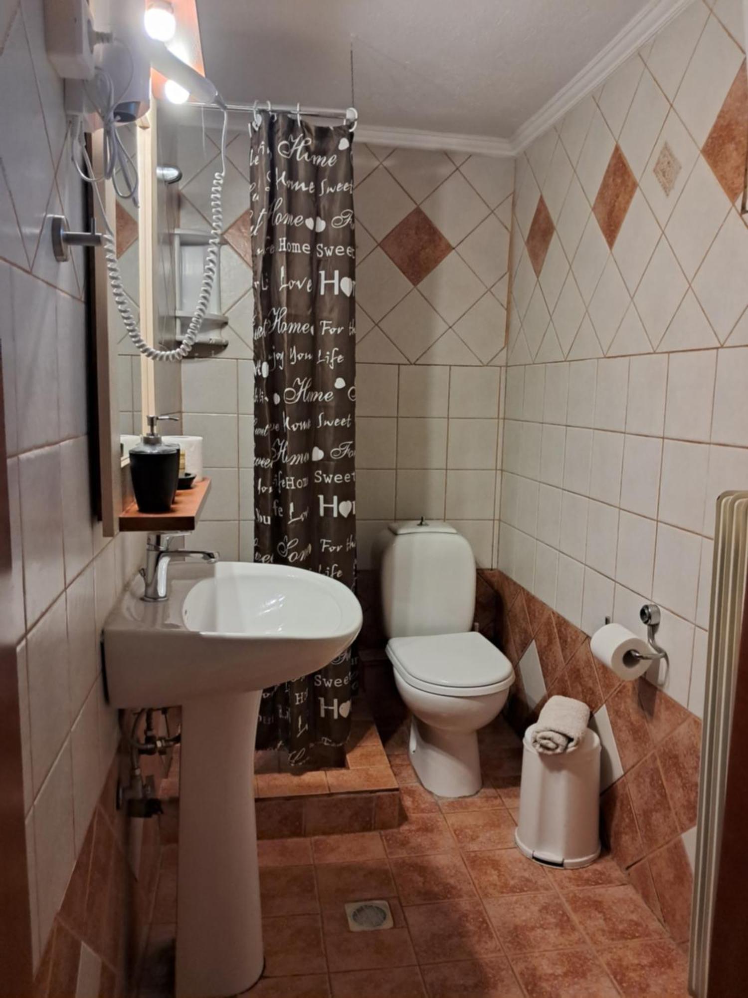 Erodios Guesthouse Káto Loutrákion Eksteriør billede